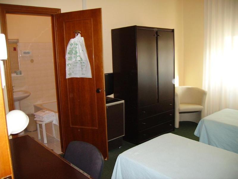 Giappone Inn Parking Hotel Livorno Exterior photo