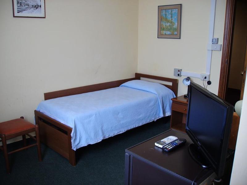 Giappone Inn Parking Hotel Livorno Exterior photo