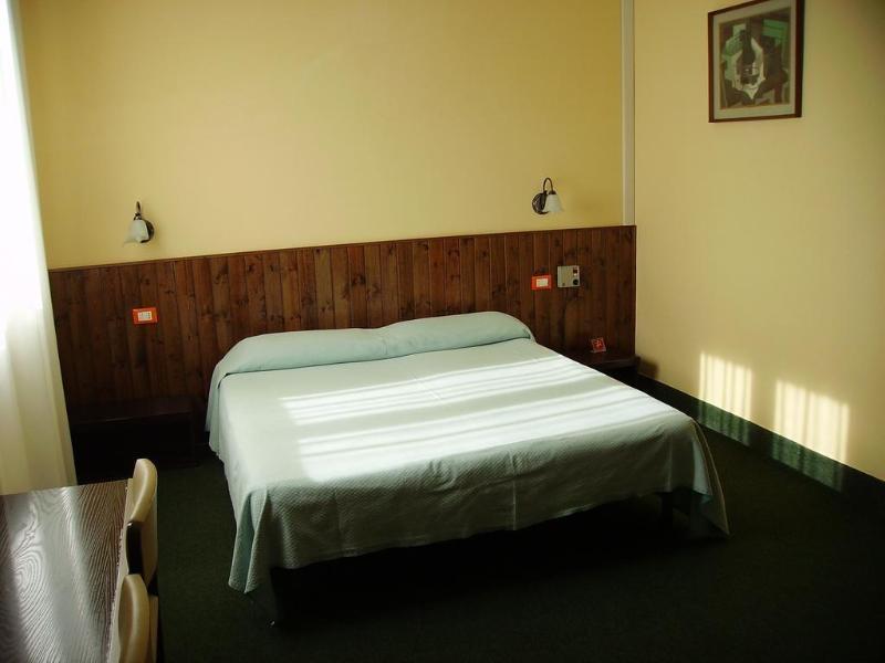 Giappone Inn Parking Hotel Livorno Exterior photo
