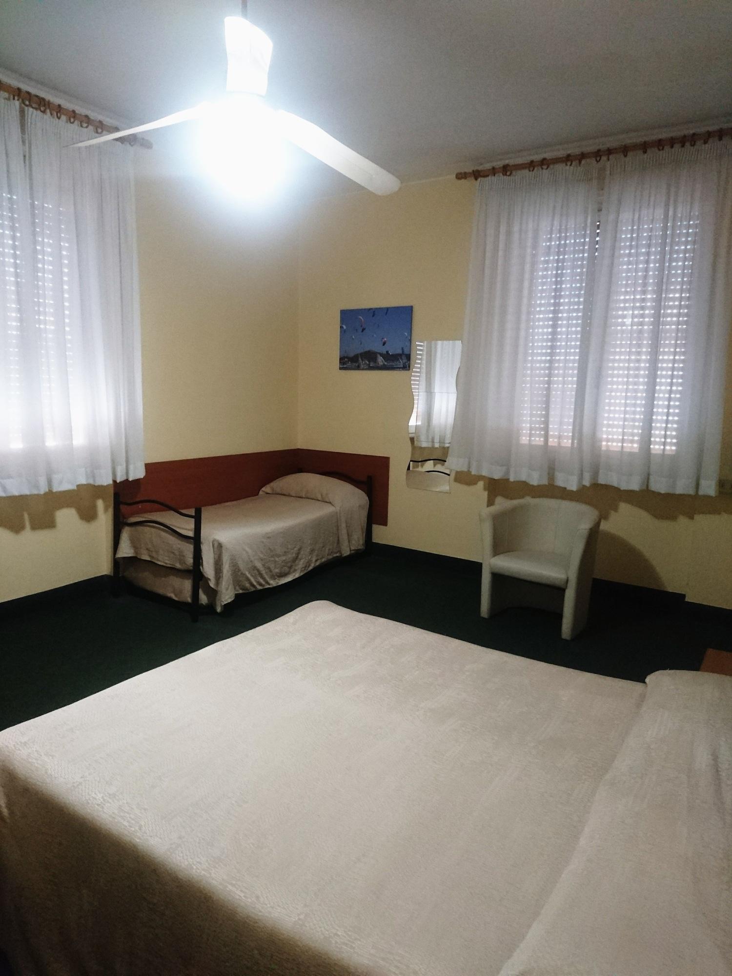Giappone Inn Parking Hotel Livorno Exterior photo