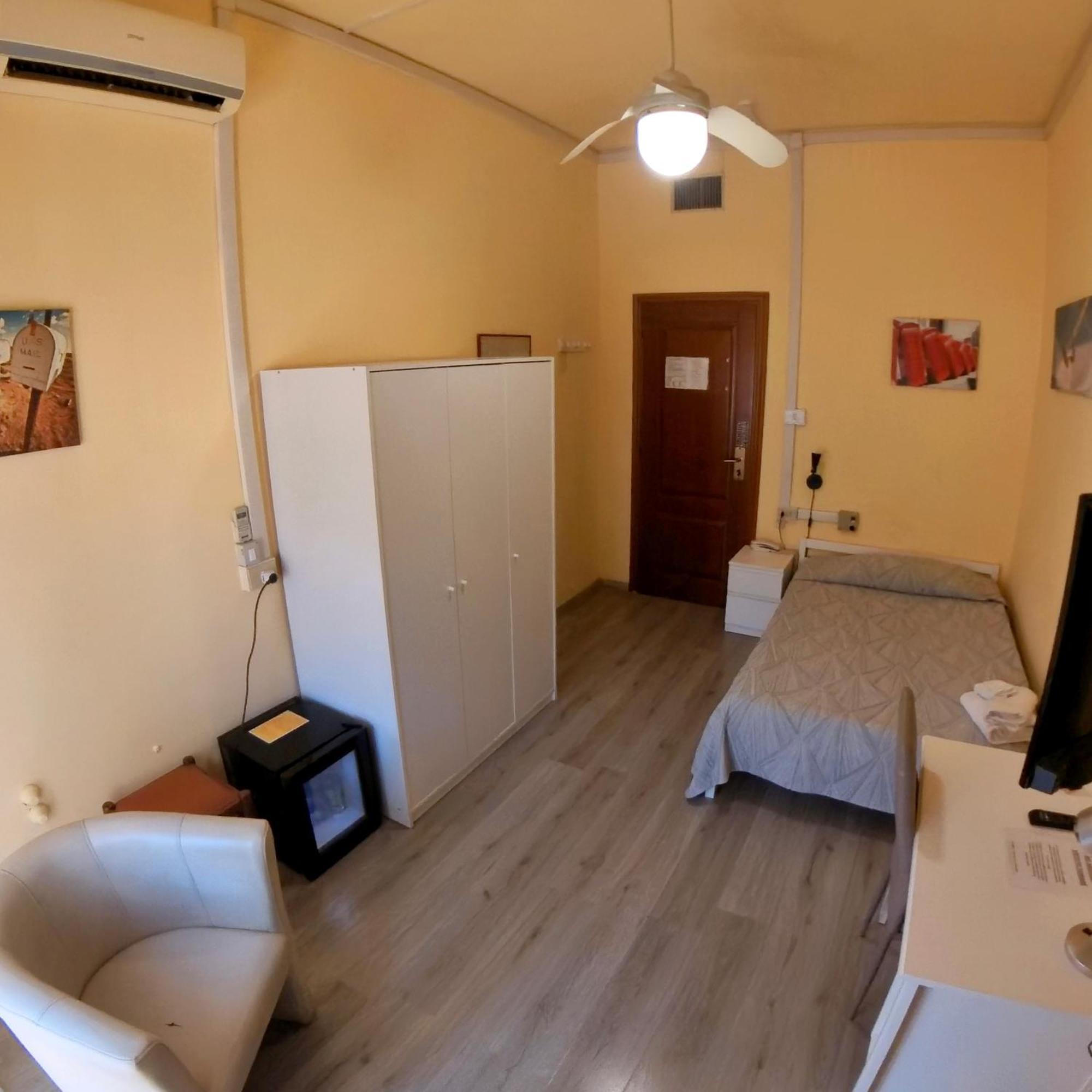 Giappone Inn Parking Hotel Livorno Exterior photo