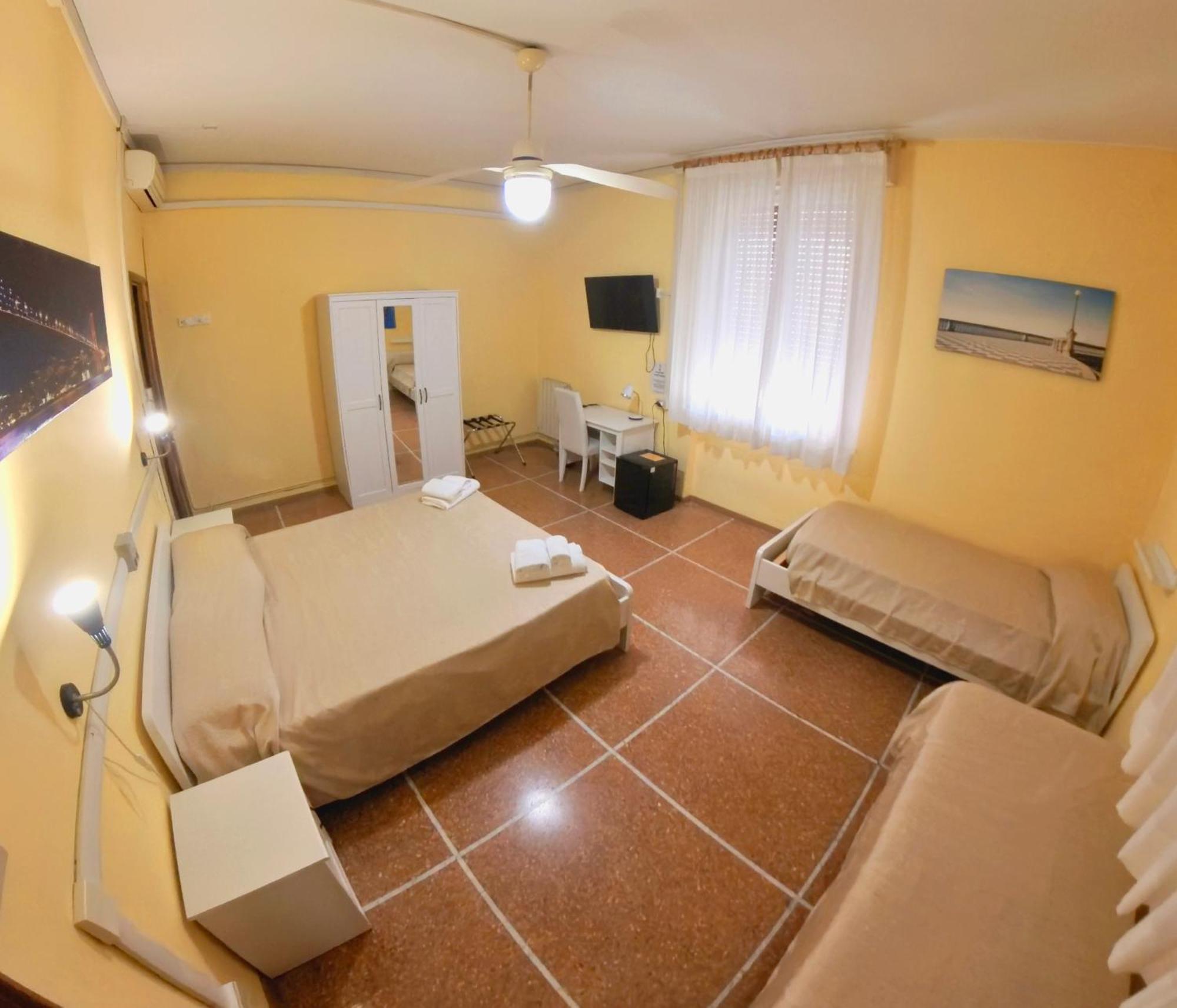 Giappone Inn Parking Hotel Livorno Exterior photo
