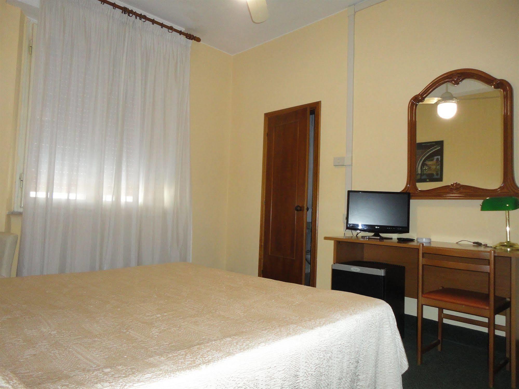 Giappone Inn Parking Hotel Livorno Exterior photo