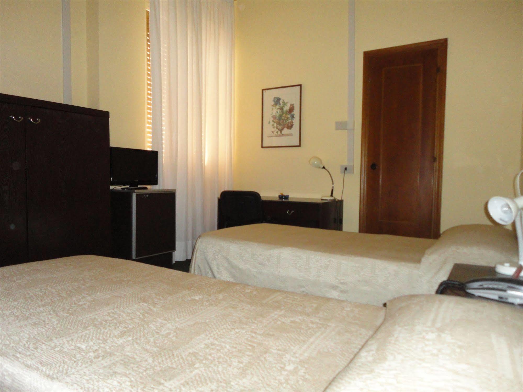 Giappone Inn Parking Hotel Livorno Exterior photo