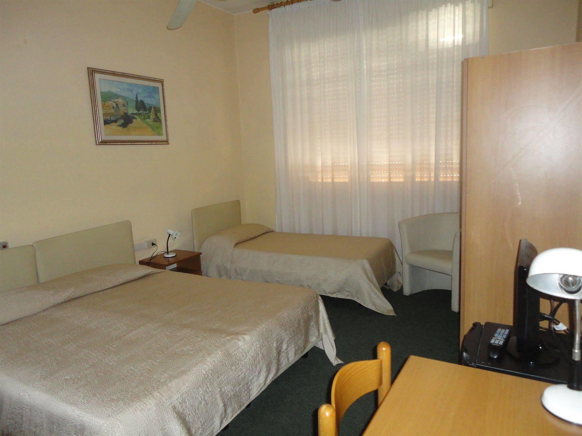 Giappone Inn Parking Hotel Livorno Exterior photo